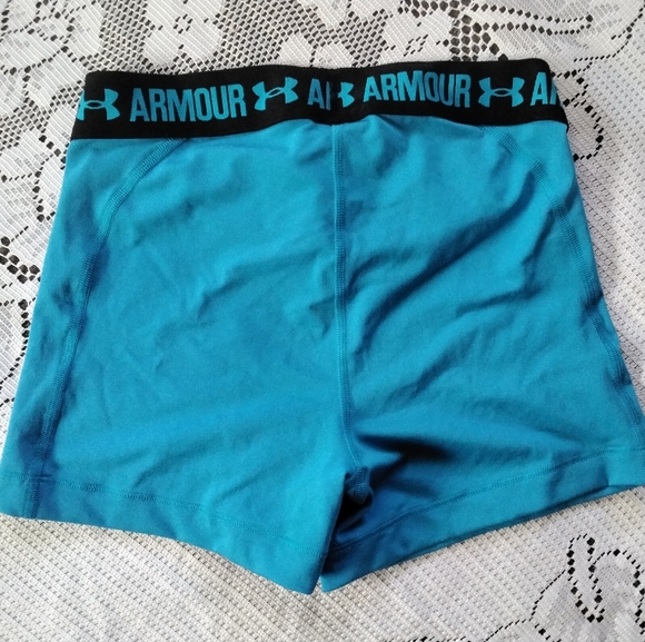 Medium Under Armour compression shorts - Picture 3 of 3
